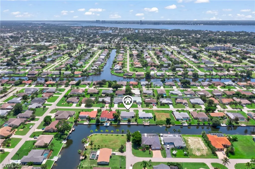 516 SE 20th Place Cape Coral FL 33990
