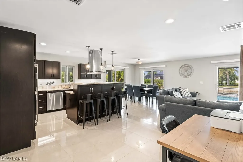 516 SE 20th Place Cape Coral FL 33990