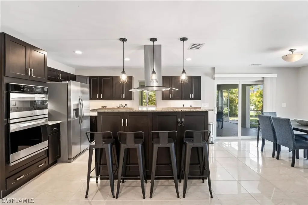 516 SE 20th Place Cape Coral FL 33990