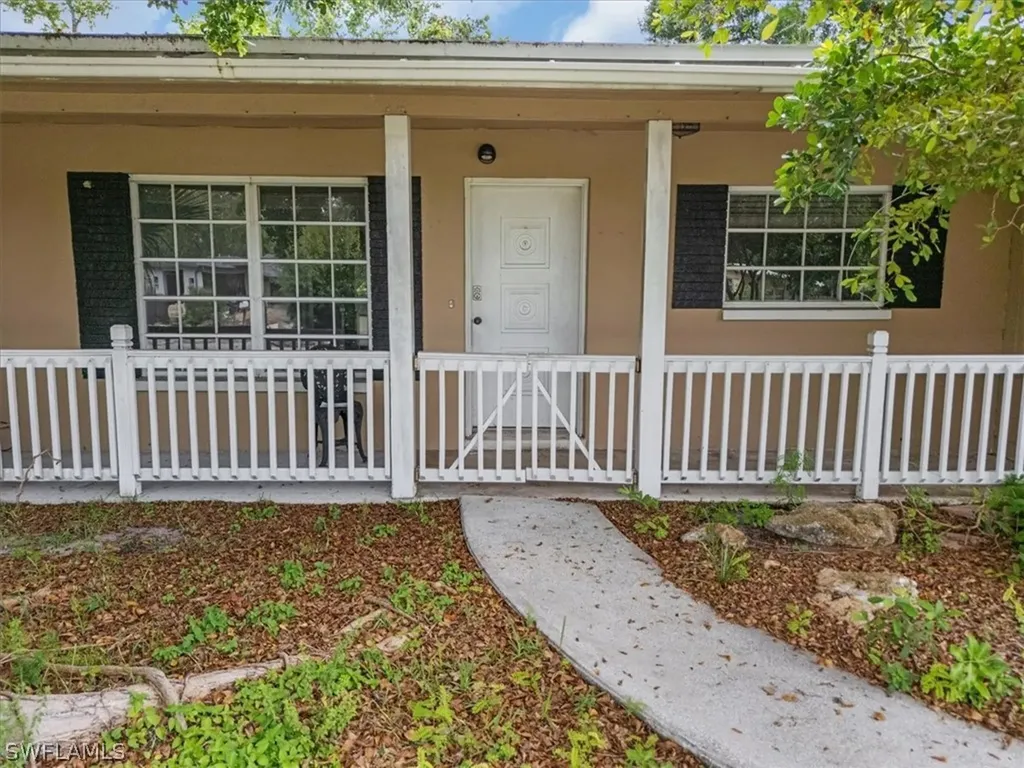 4241 Lagg Avenue Fort Myers FL 33901