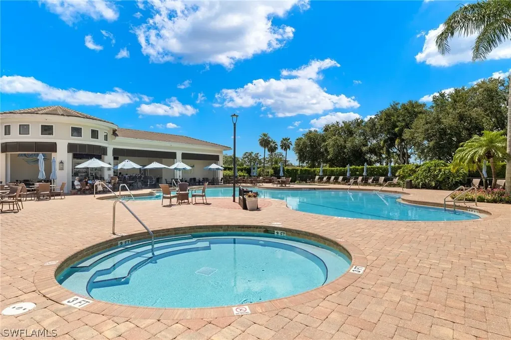 1026 Fountain Run Naples FL 34119
