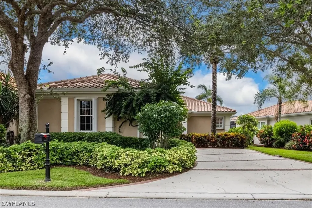 963 Fountain Run Naples FL 34119