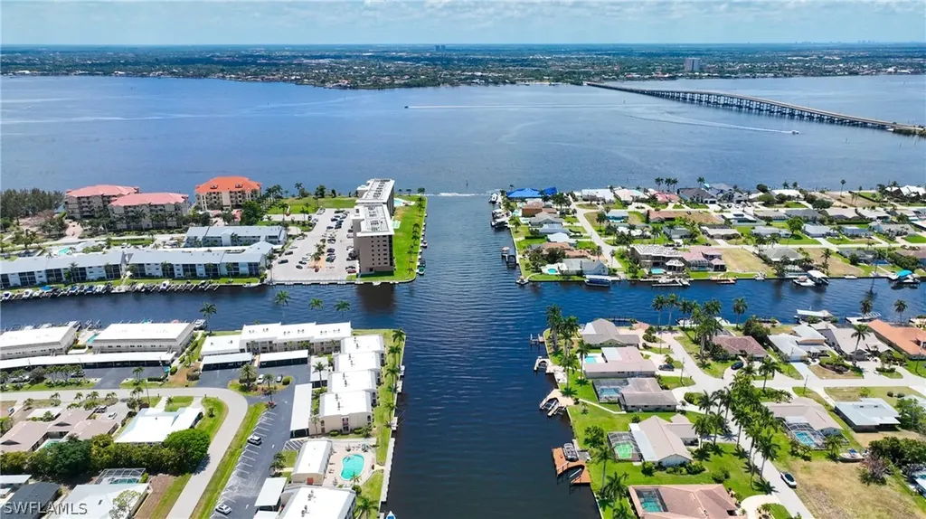 1921 SE 44th Street Cape Coral FL 33904