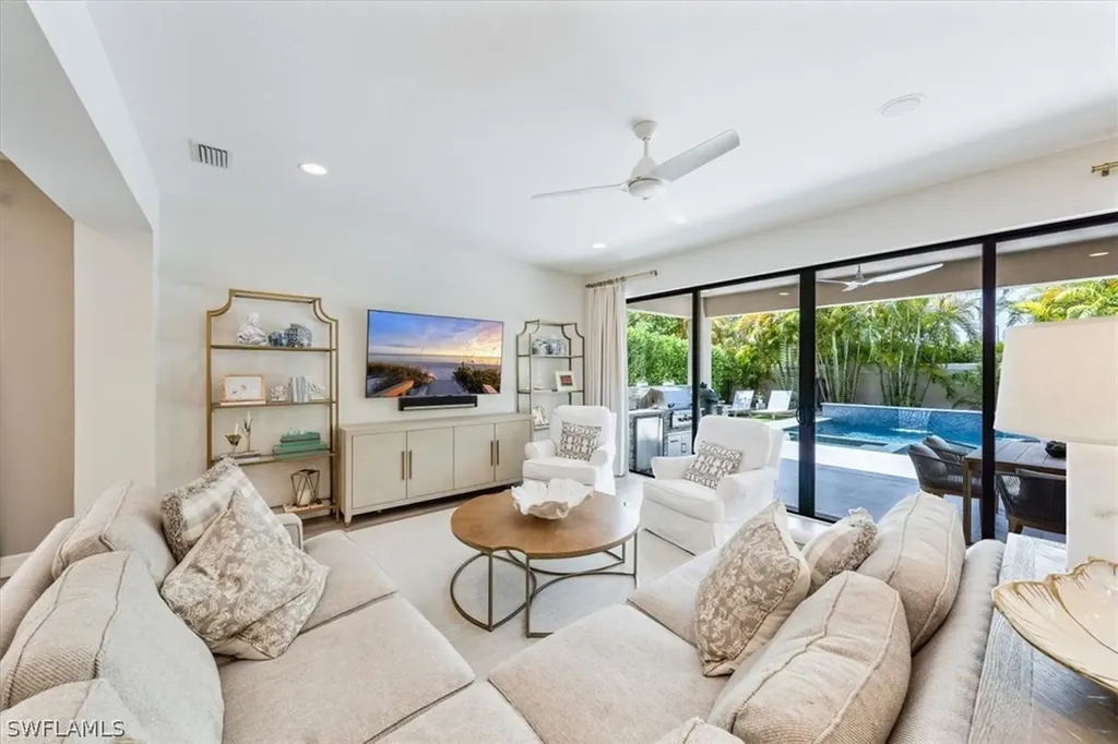 13564 Mandarin Circle Naples FL 34109