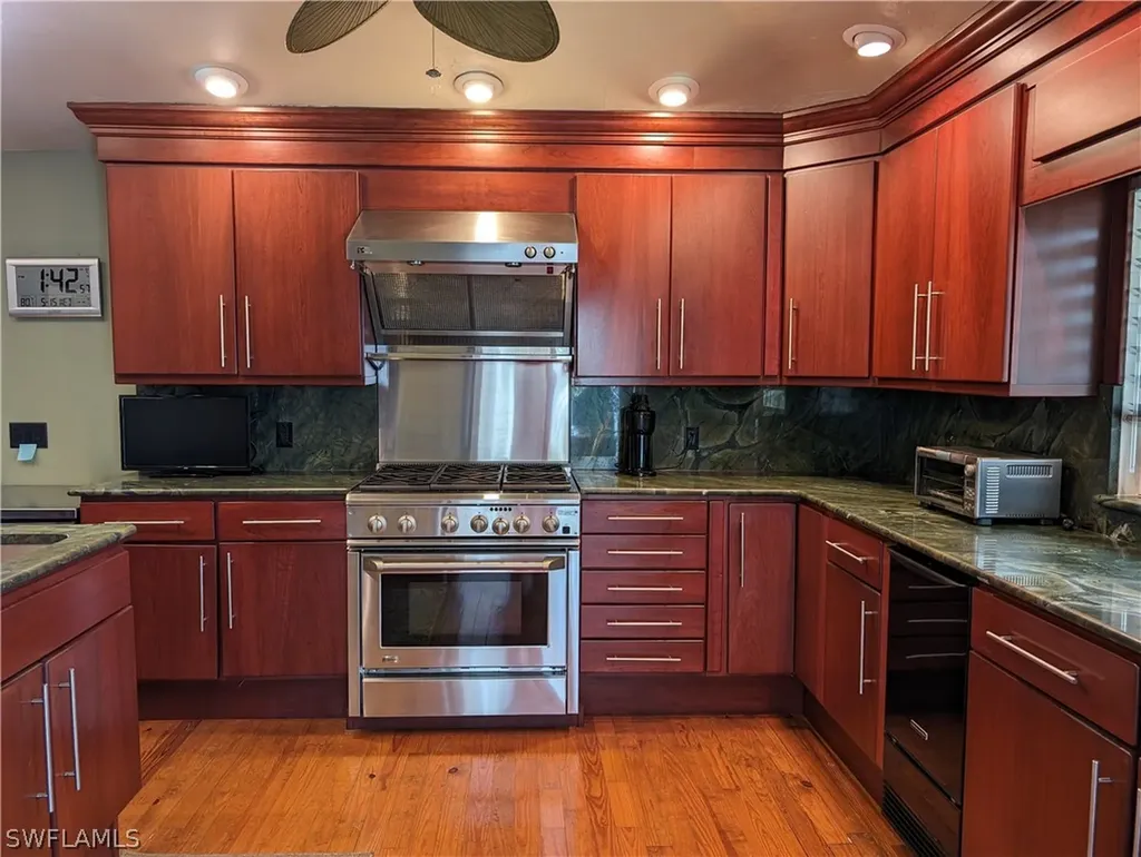 2404 Sapodilla Lane St. James City FL 33956