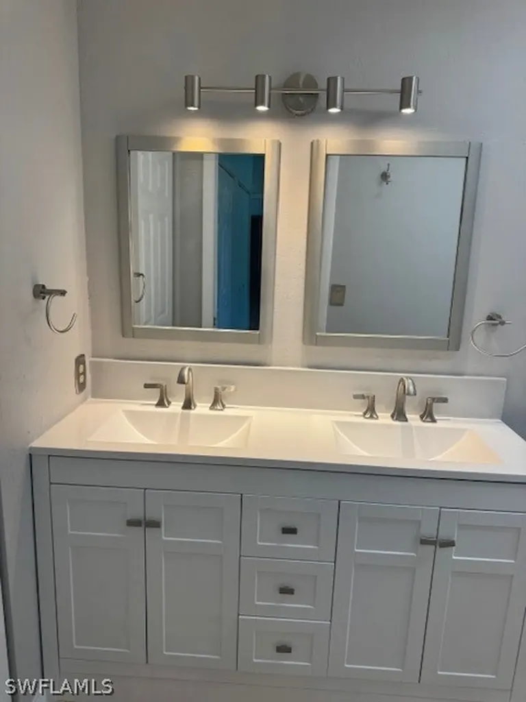 613 SW 10th Place Cape Coral FL 33991