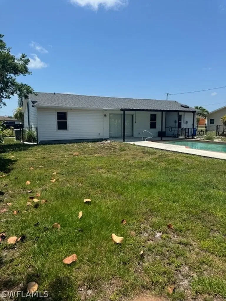613 SW 10th Place Cape Coral FL 33991