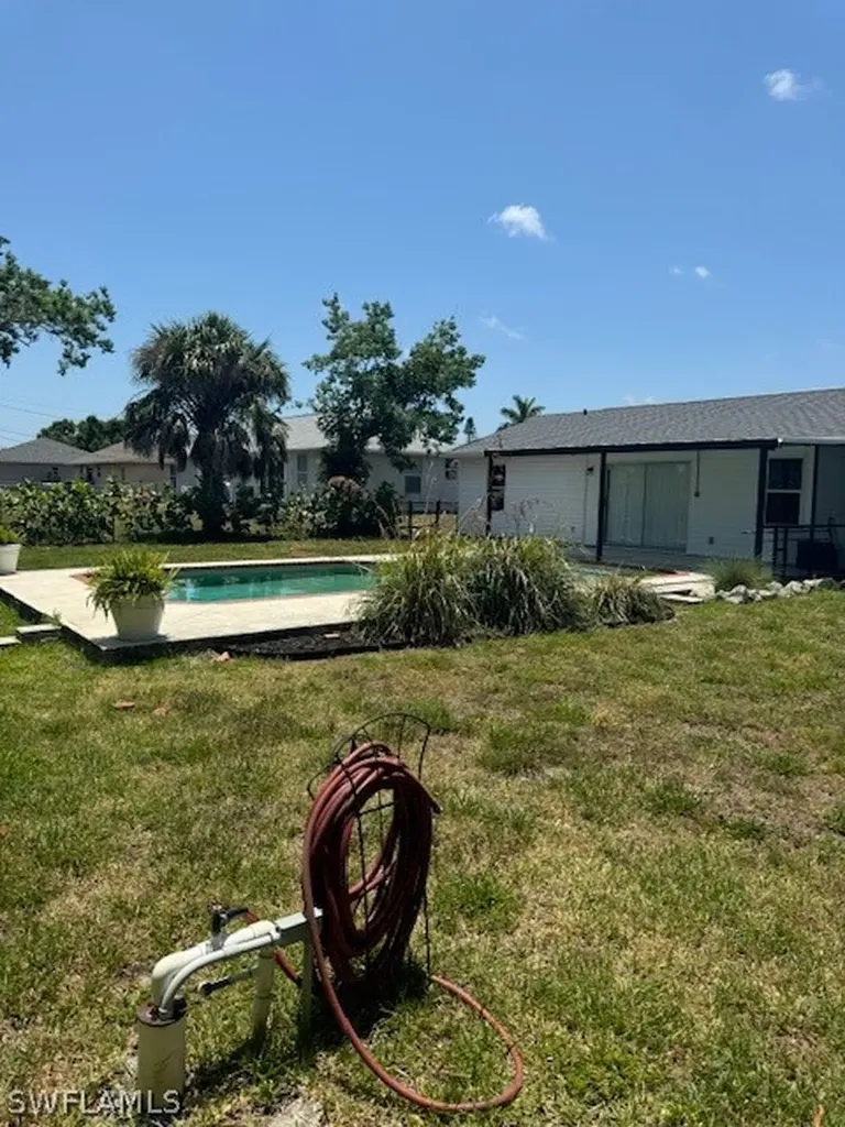 613 SW 10th Place Cape Coral FL 33991