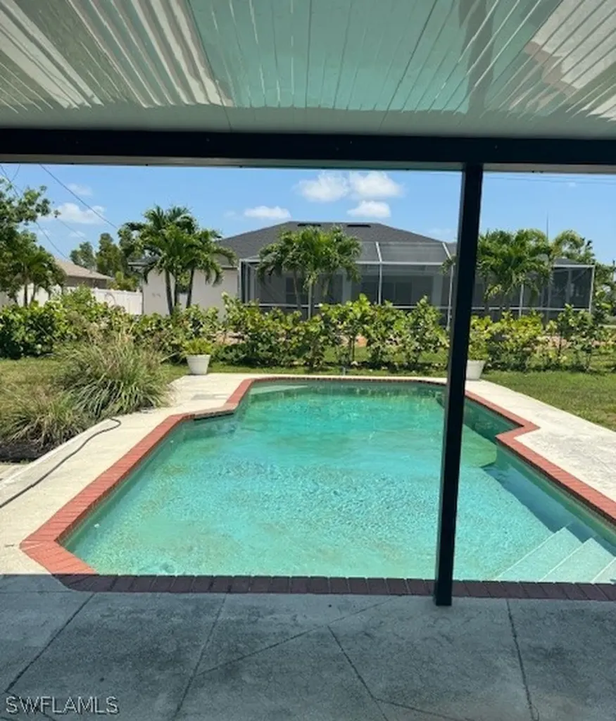 613 SW 10th Place Cape Coral FL 33991