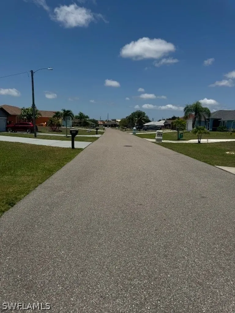 613 SW 10th Place Cape Coral FL 33991