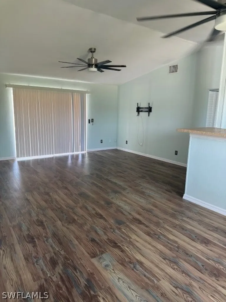 613 SW 10th Place Cape Coral FL 33991
