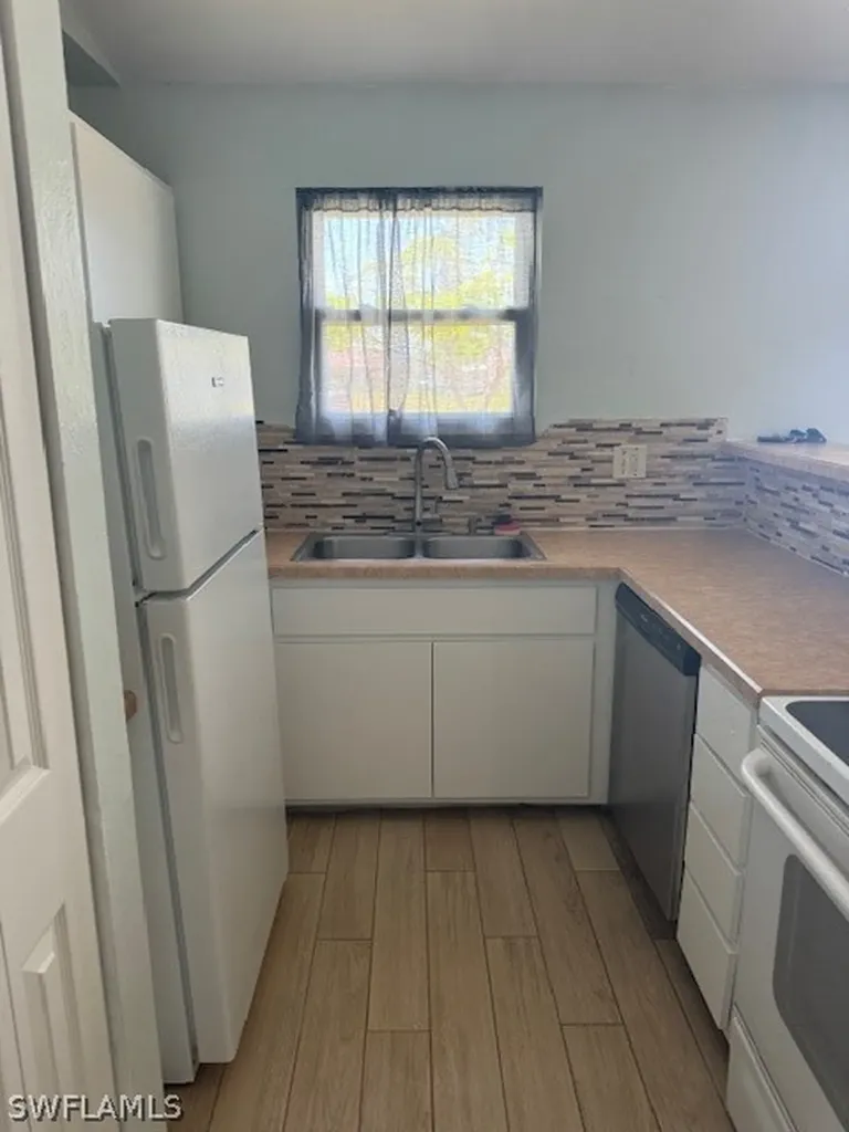 613 SW 10th Place Cape Coral FL 33991