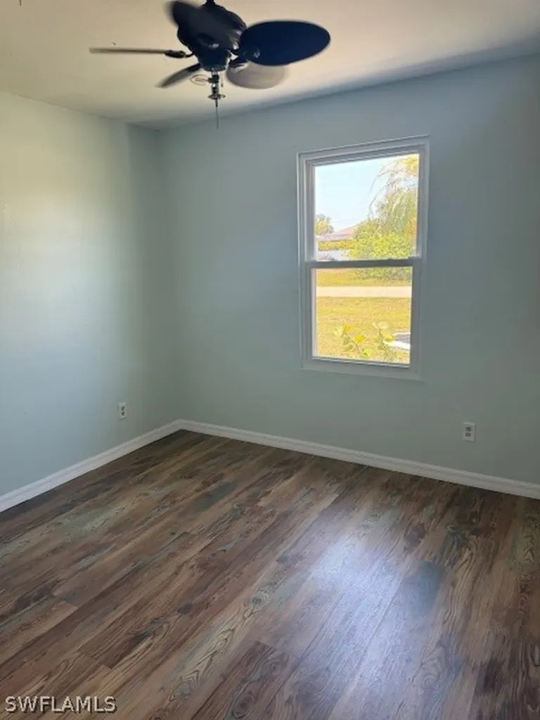 613 SW 10th Place Cape Coral FL 33991