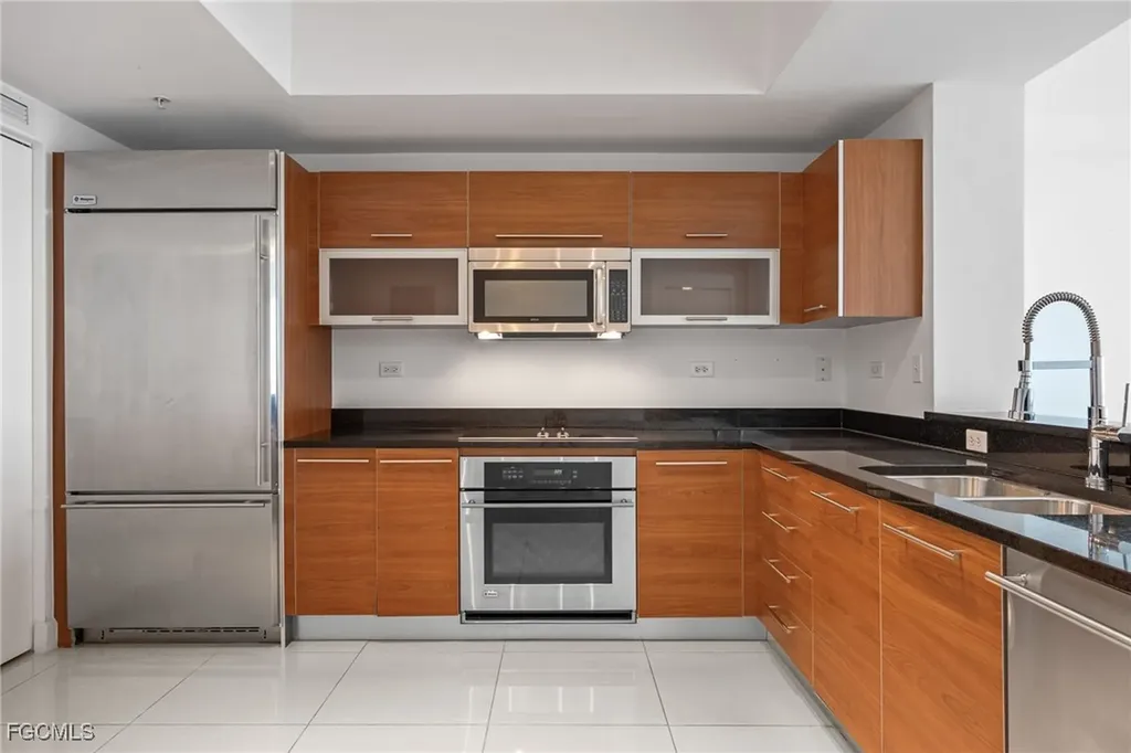 3000 Oasis Grand Boulevard Fort Myers FL 33916