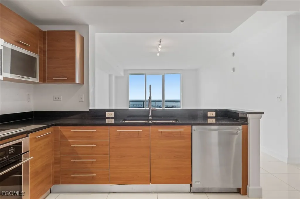 3000 Oasis Grand Boulevard Fort Myers FL 33916