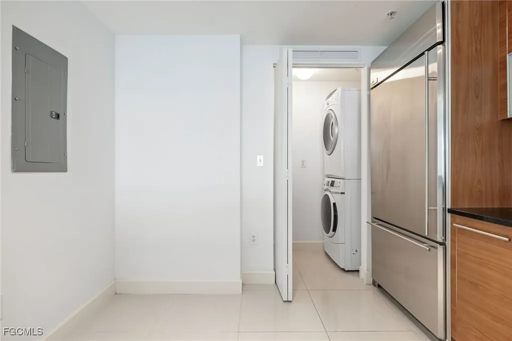 3000 Oasis Grand Boulevard Fort Myers FL 33916