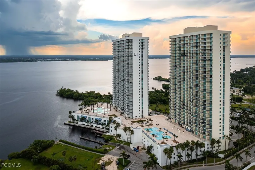 3000 Oasis Grand Boulevard Fort Myers FL 33916