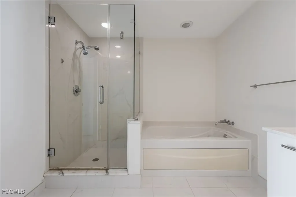 3000 Oasis Grand Boulevard Fort Myers FL 33916