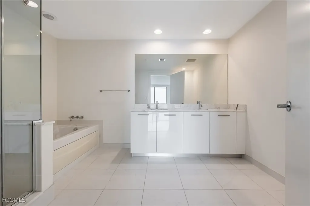 3000 Oasis Grand Boulevard Fort Myers FL 33916