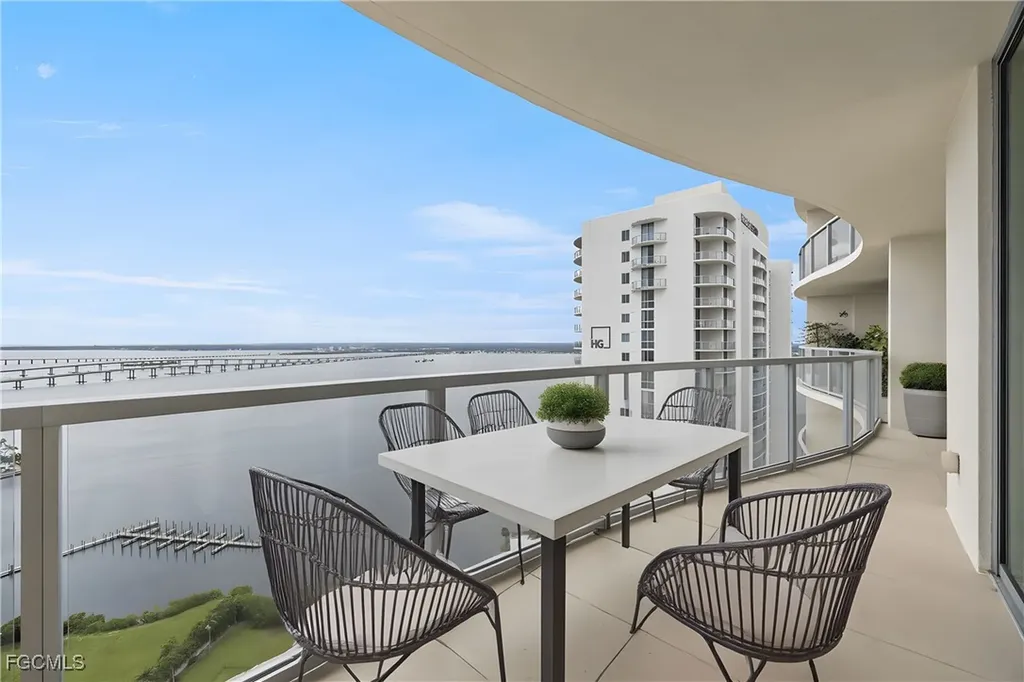 3000 Oasis Grand Boulevard Fort Myers FL 33916