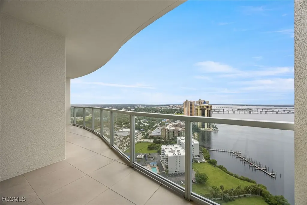 3000 Oasis Grand Boulevard Fort Myers FL 33916