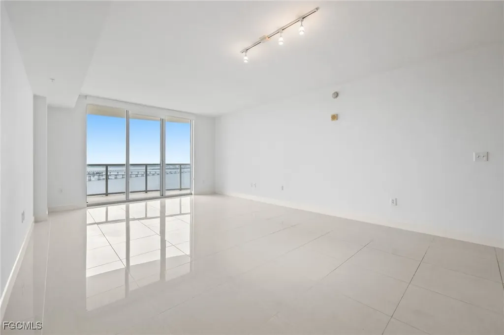 3000 Oasis Grand Boulevard Fort Myers FL 33916