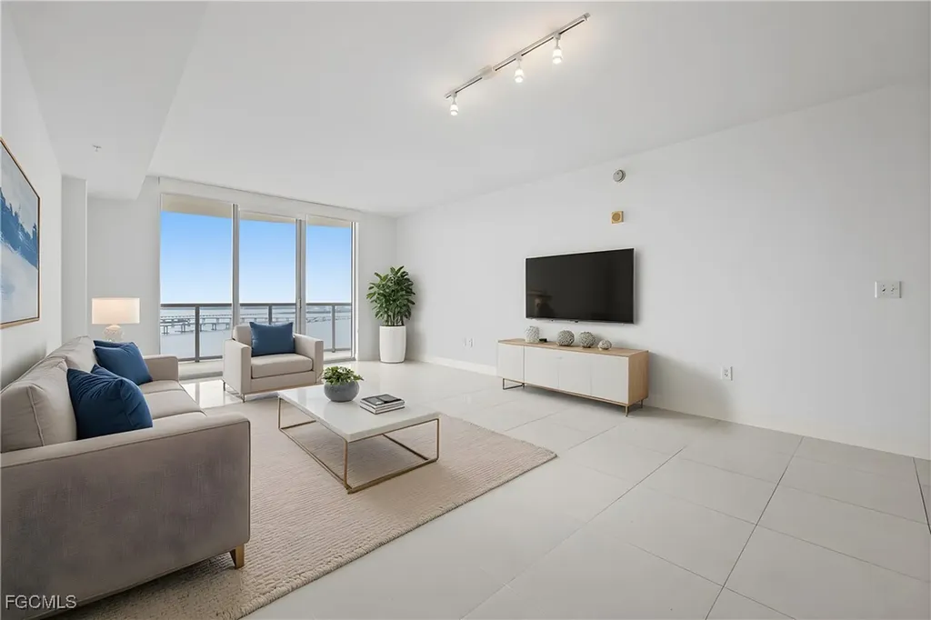 3000 Oasis Grand Boulevard Fort Myers FL 33916