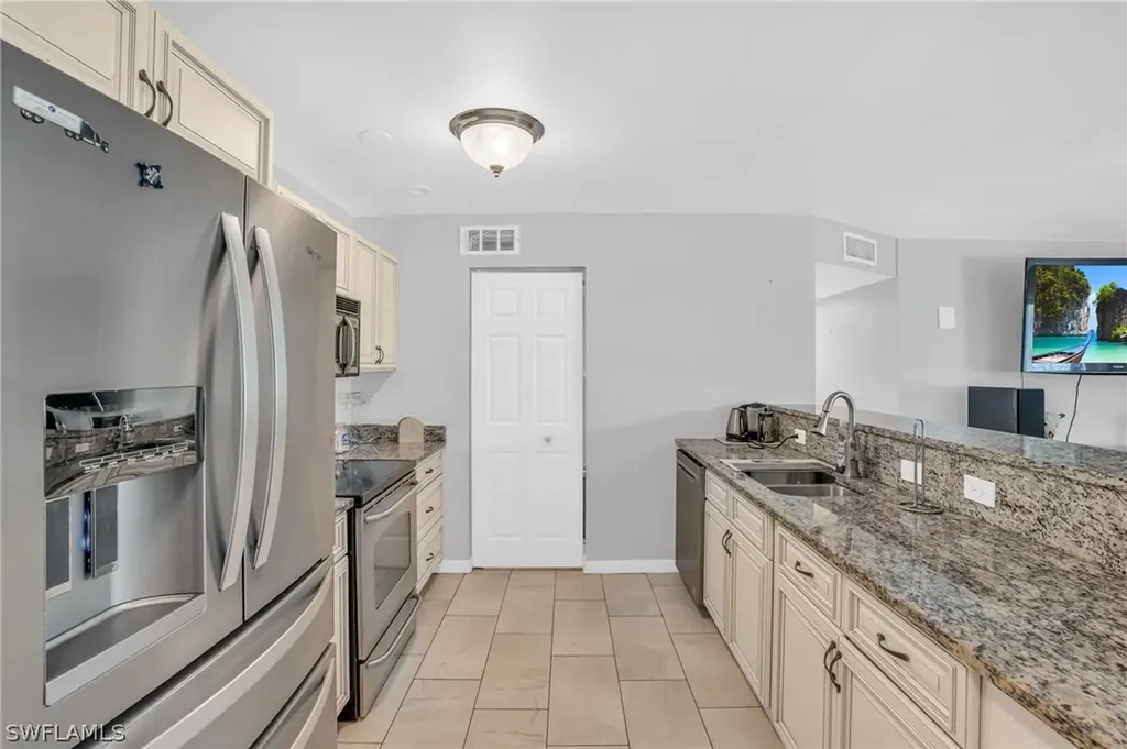 883 Coconut Circle E Naples FL 34104