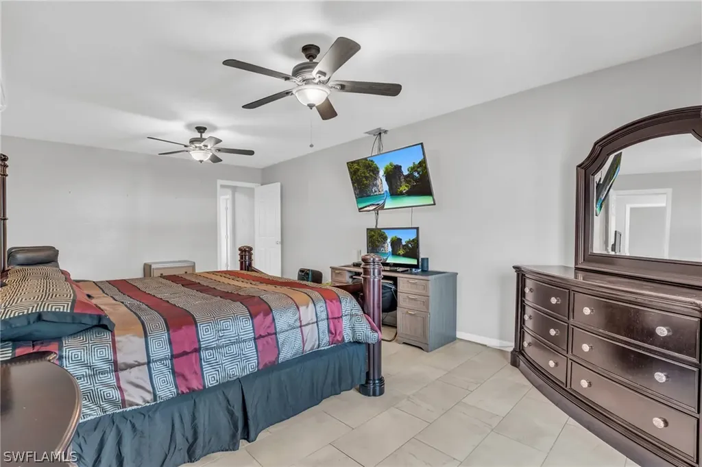 883 Coconut Circle E Naples FL 34104