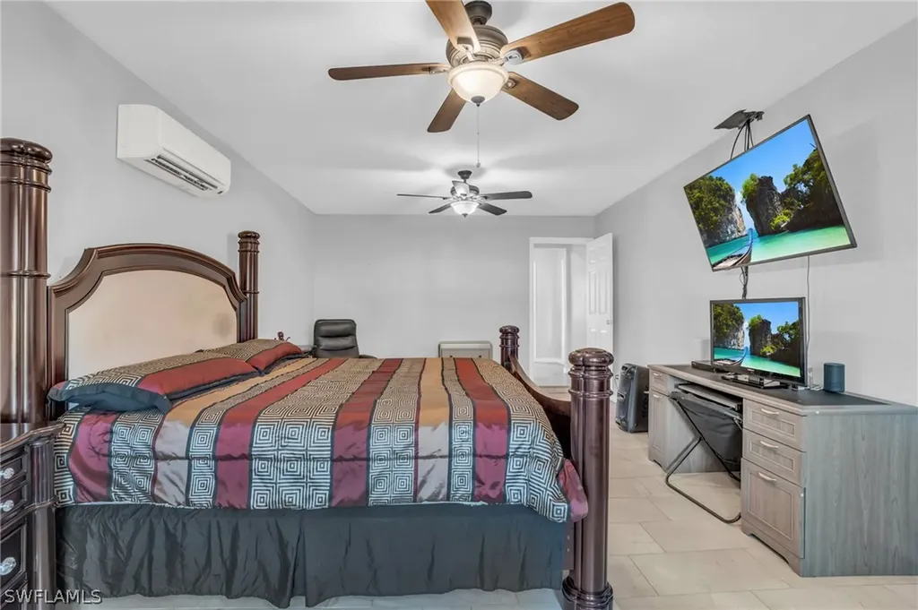 883 Coconut Circle E Naples FL 34104