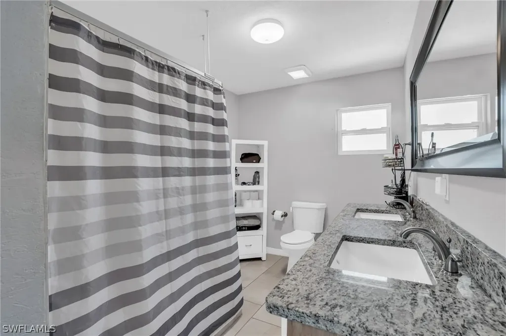 883 Coconut Circle E Naples FL 34104