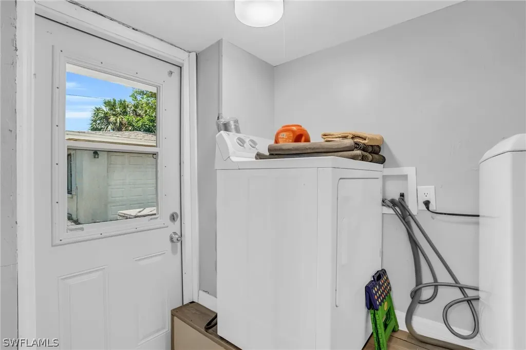 883 Coconut Circle E Naples FL 34104