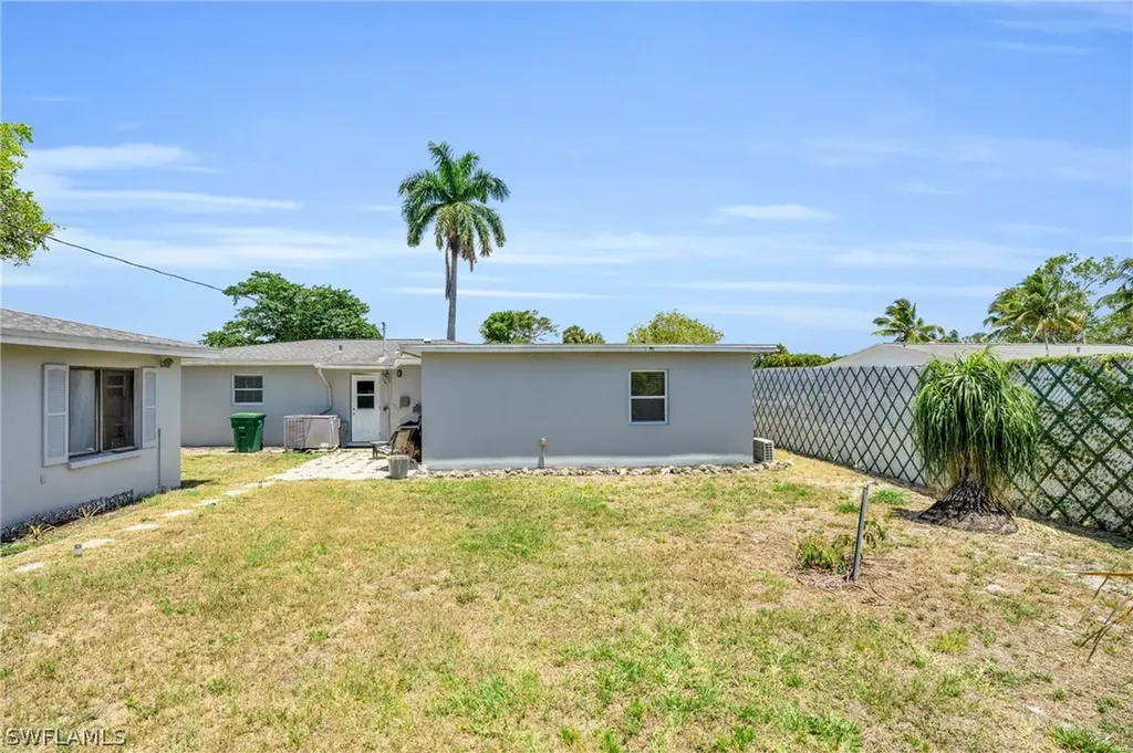 883 Coconut Circle E Naples FL 34104
