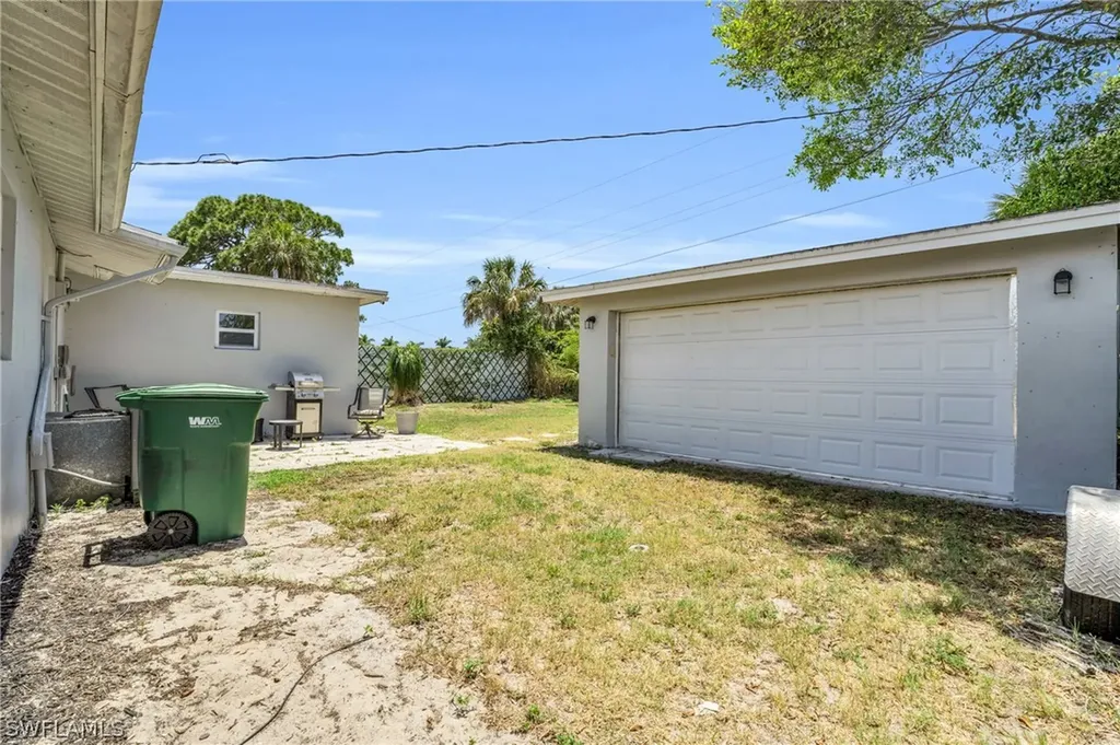 883 Coconut Circle E Naples FL 34104