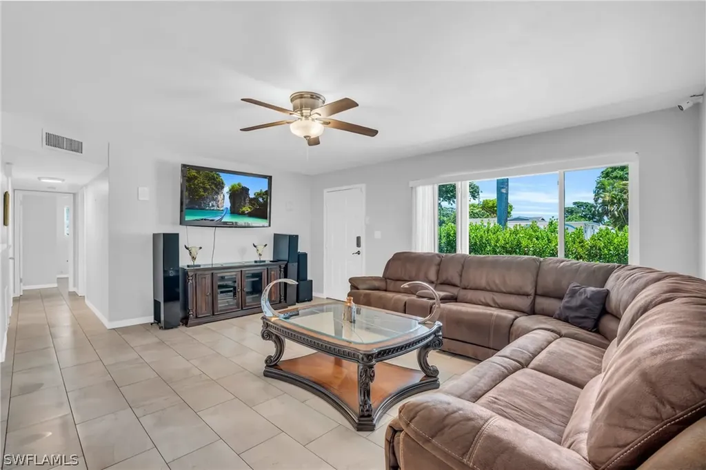 883 Coconut Circle E Naples FL 34104