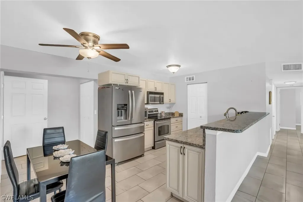 883 Coconut Circle E Naples FL 34104