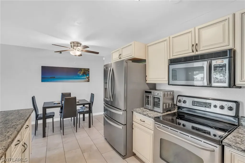 883 Coconut Circle E Naples FL 34104