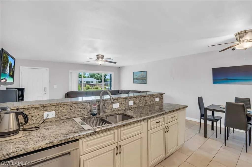 883 Coconut Circle E Naples FL 34104