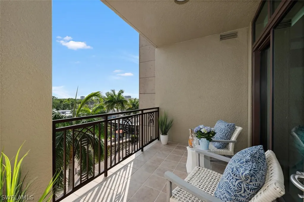 9115 Strada Place Naples FL 34108
