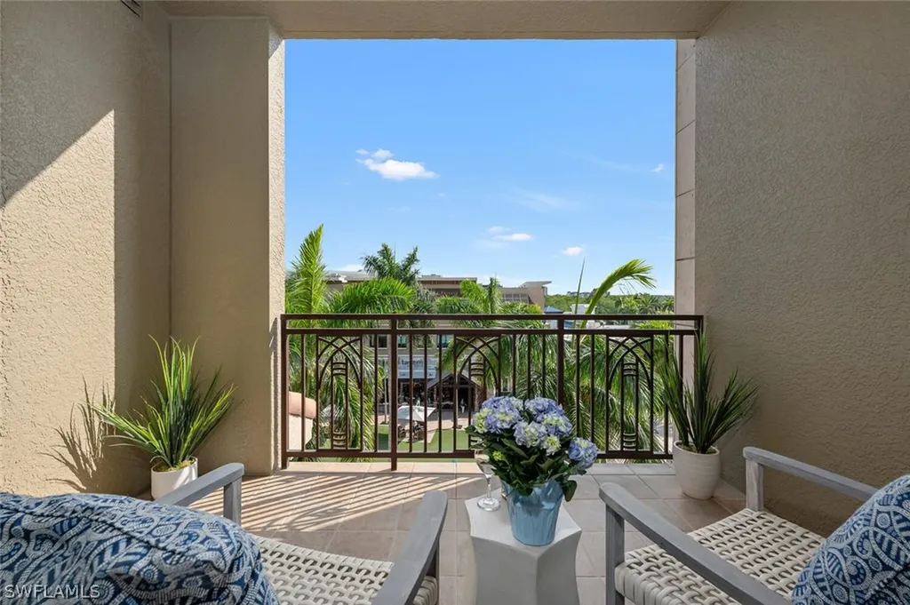 9115 Strada Place Naples FL 34108