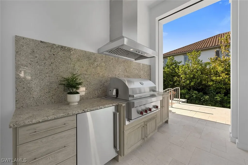 635 Parkview Lane Naples FL 34103
