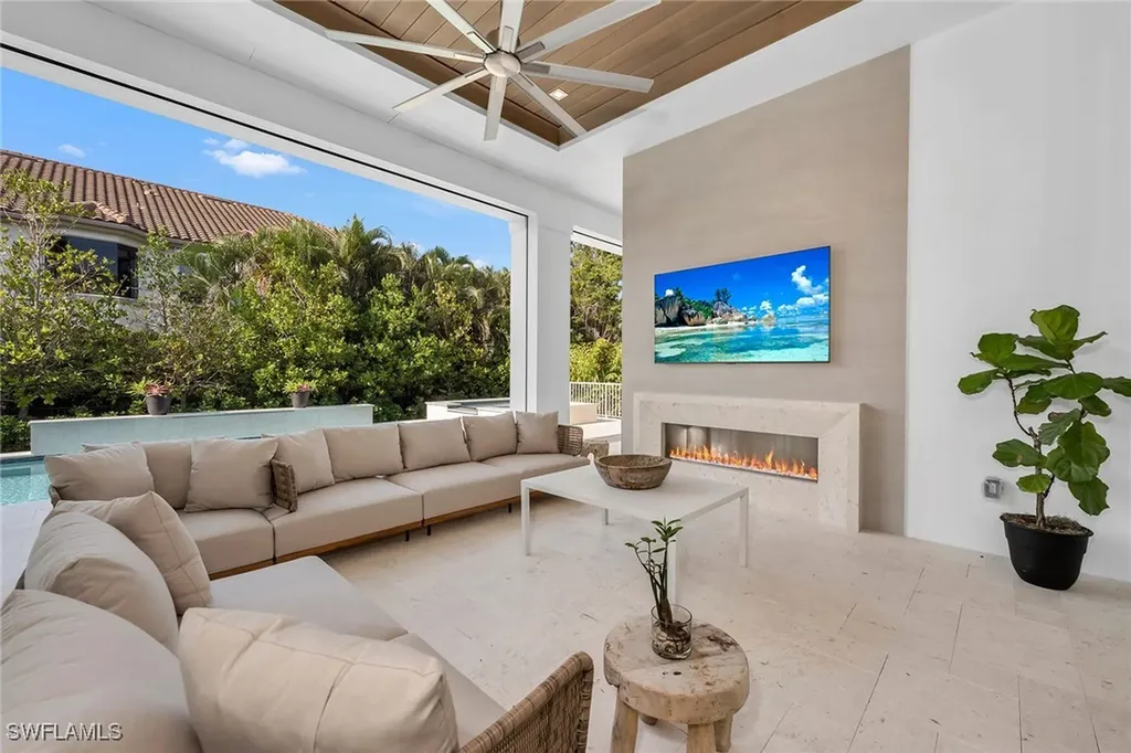 635 Parkview Lane Naples FL 34103