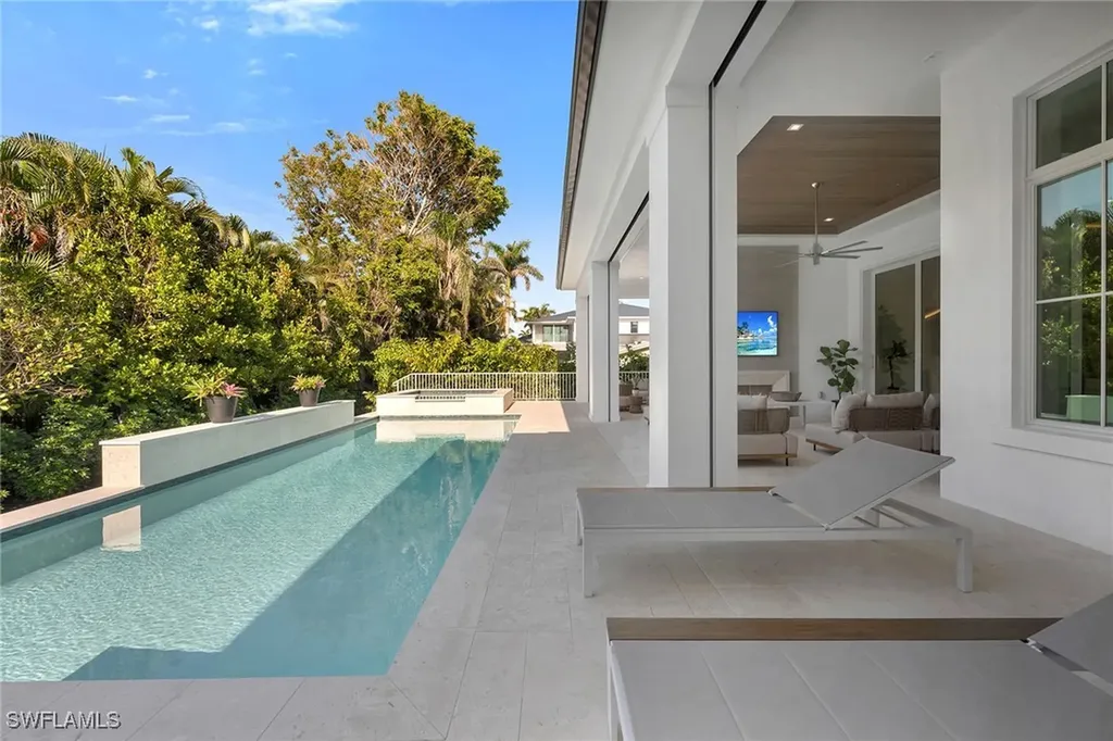 635 Parkview Lane Naples FL 34103