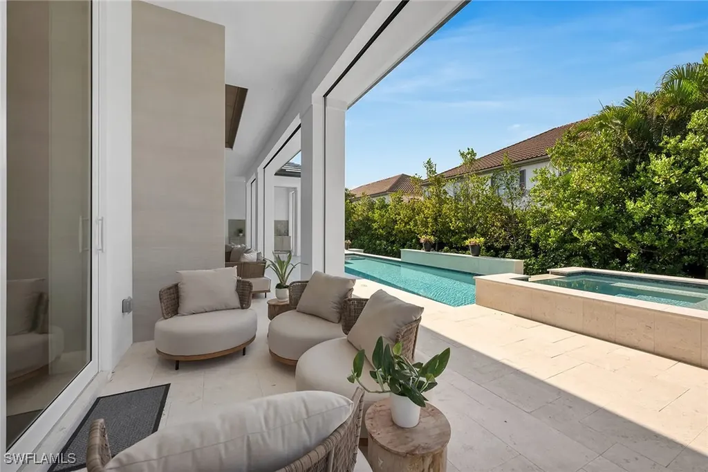 635 Parkview Lane Naples FL 34103