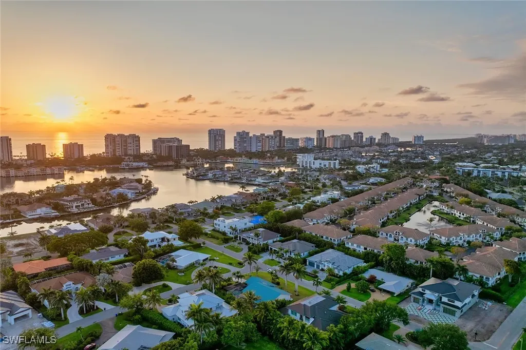 635 Parkview Lane Naples FL 34103