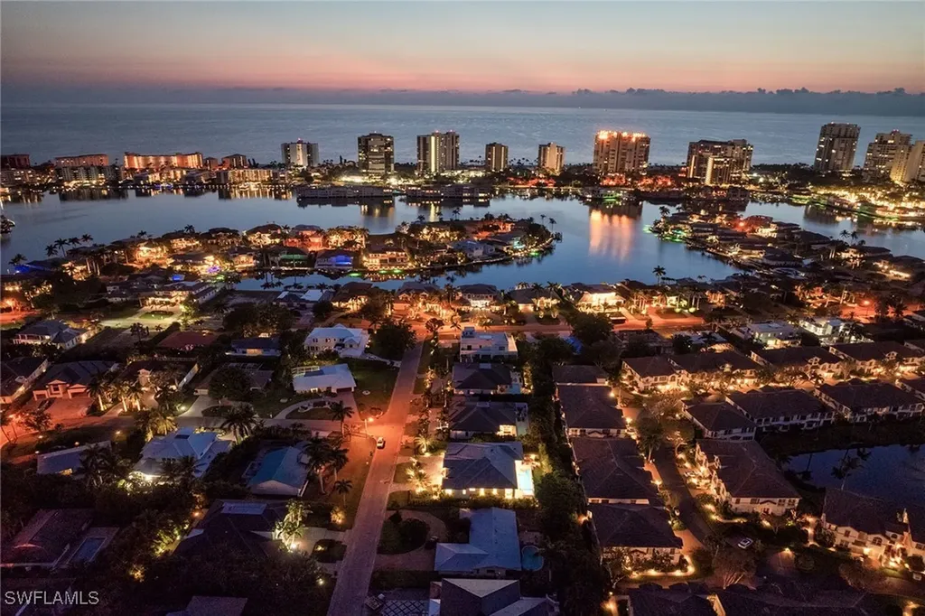 635 Parkview Lane Naples FL 34103