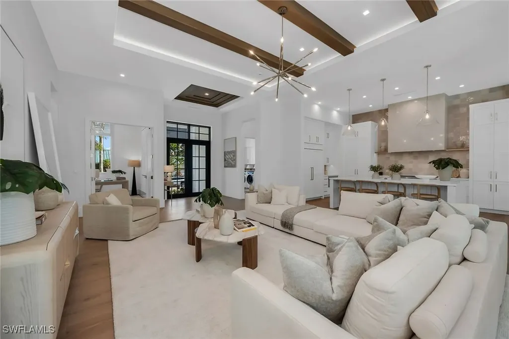 635 Parkview Lane Naples FL 34103