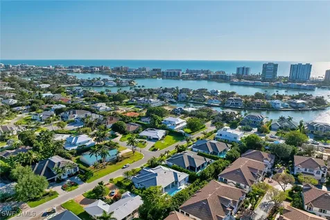 635 Parkview Lane Naples FL 34103