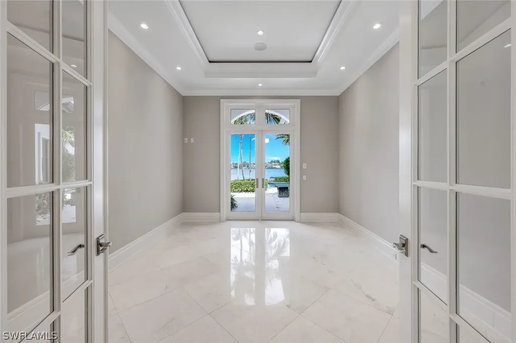 970 Aqua Circle Naples FL 34102