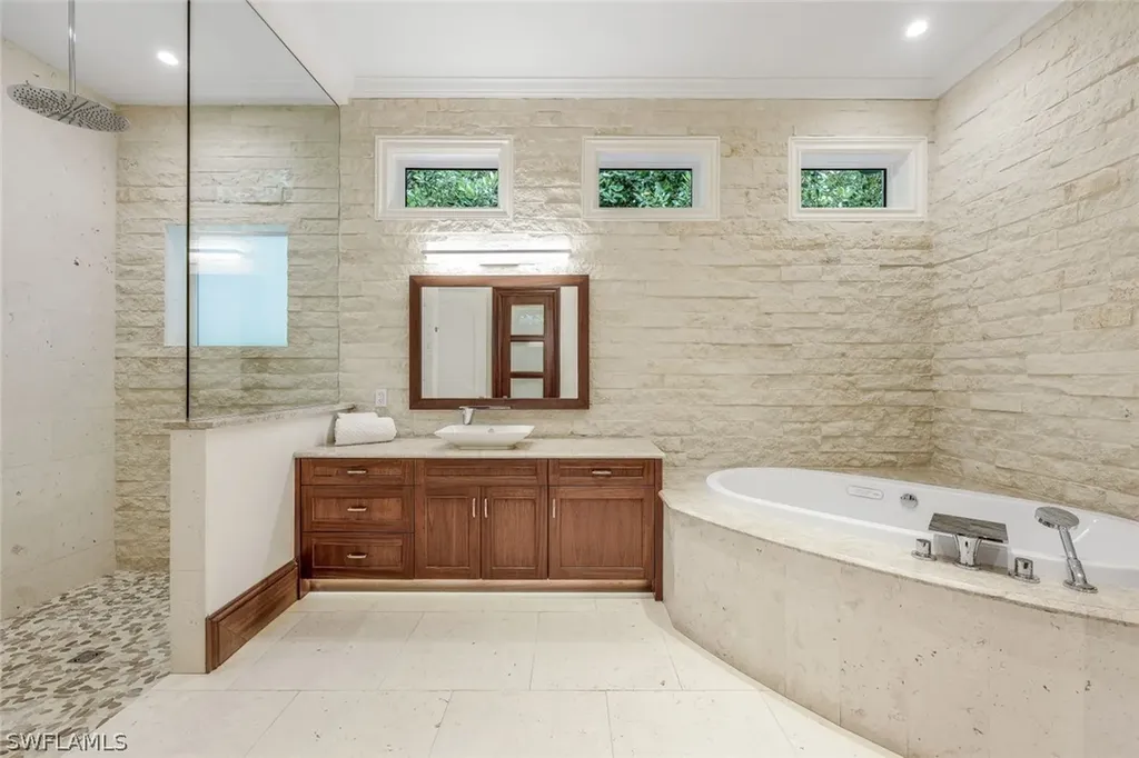 970 Aqua Circle Naples FL 34102